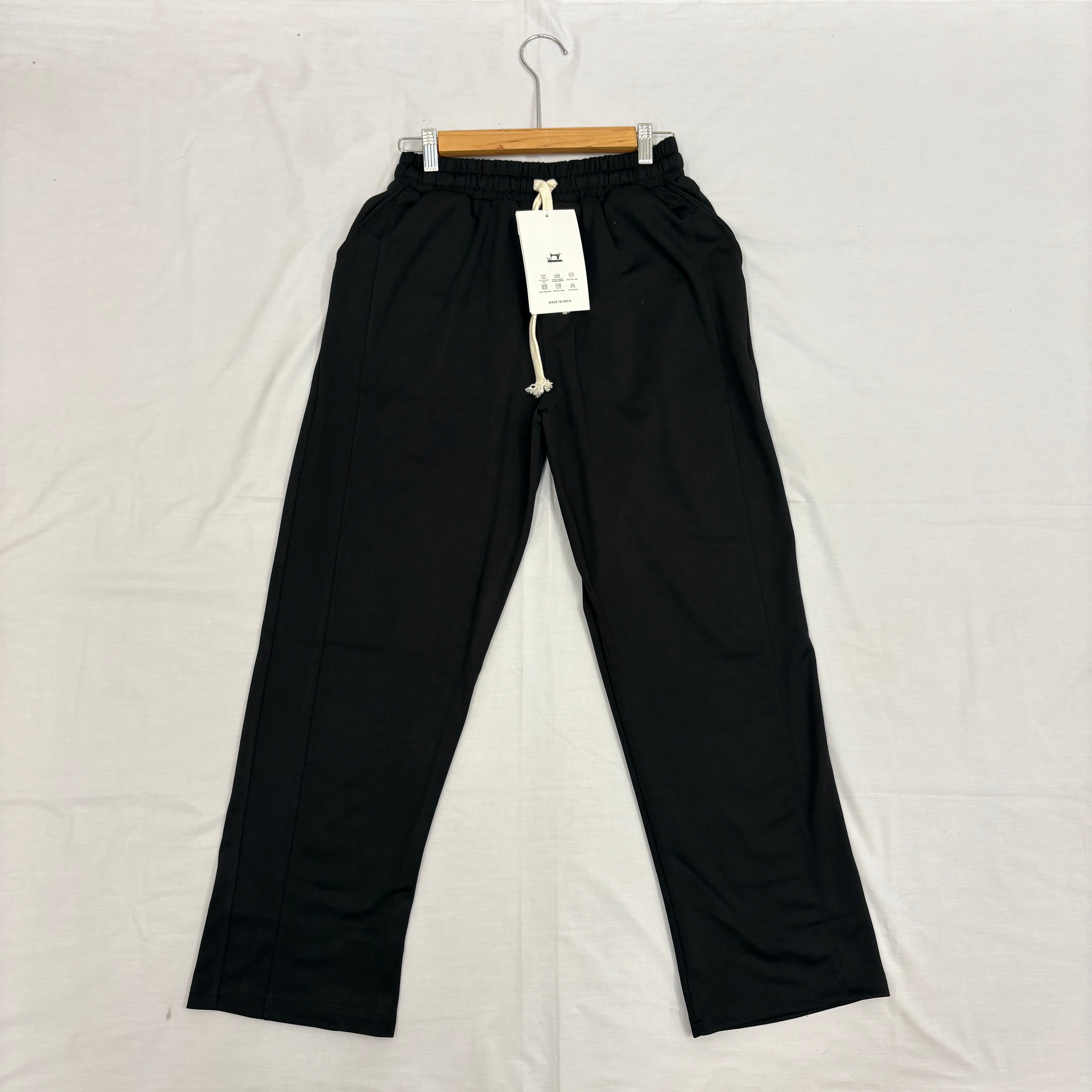 REGULAR FIT SWEET PANT (Black)